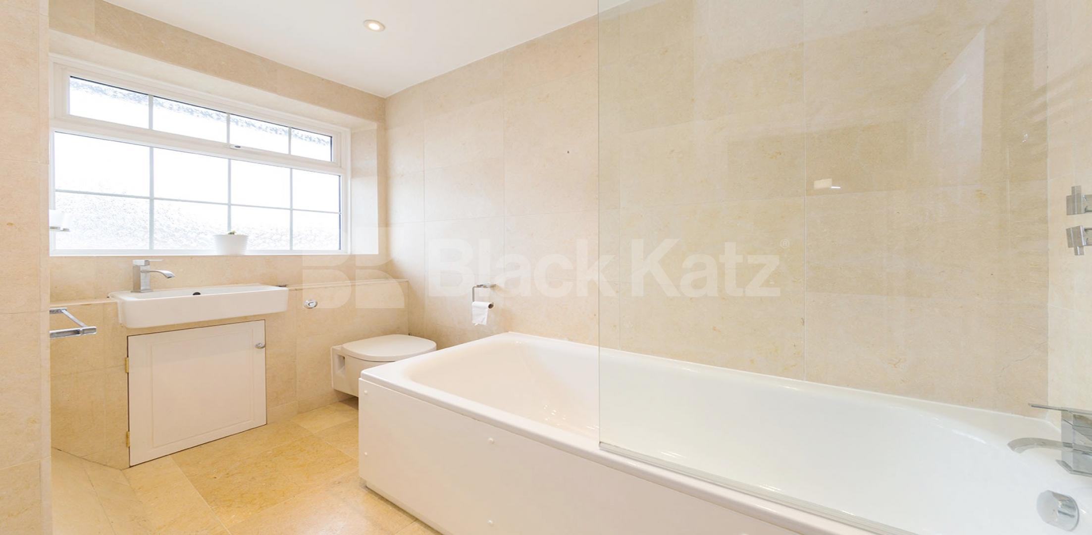 Stunning Sharers House Wormholt Road, Shepherds Bush